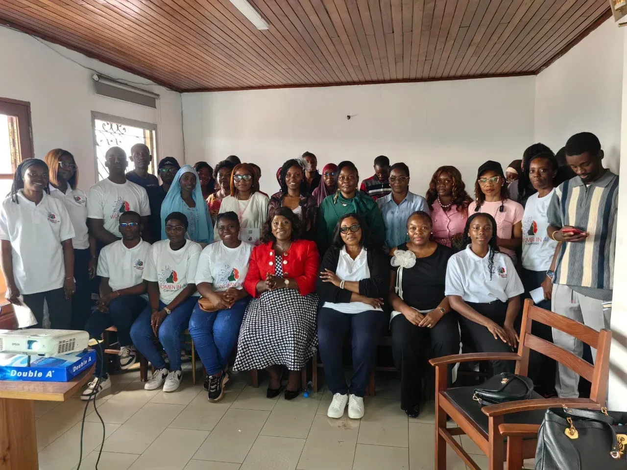 Une salle de formation WAI-CAM remplie de participantes
